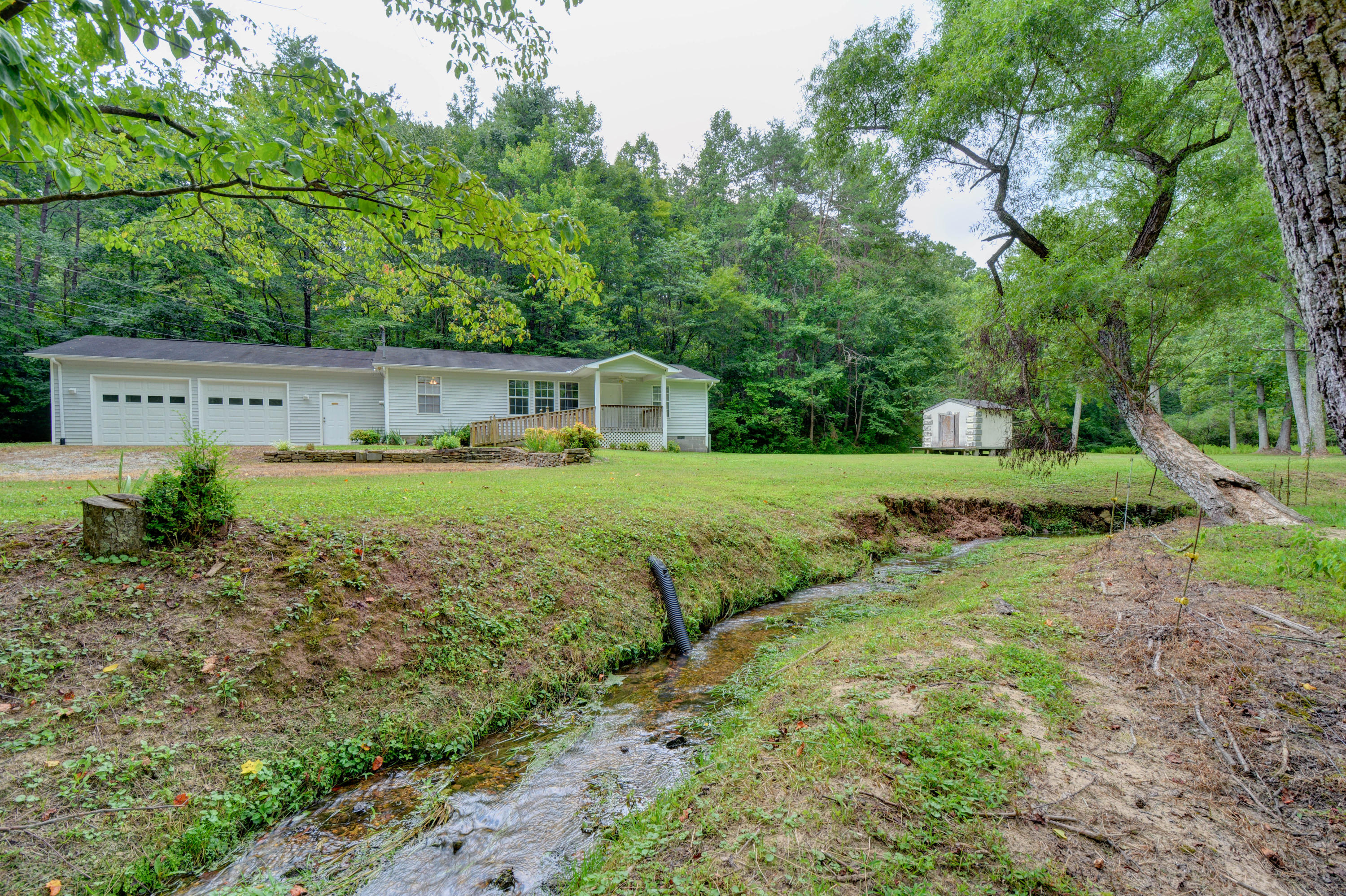 415 Marlow Road Clinton, TN 37716 - Photo 3 of 21 415 Marlow Rd 3