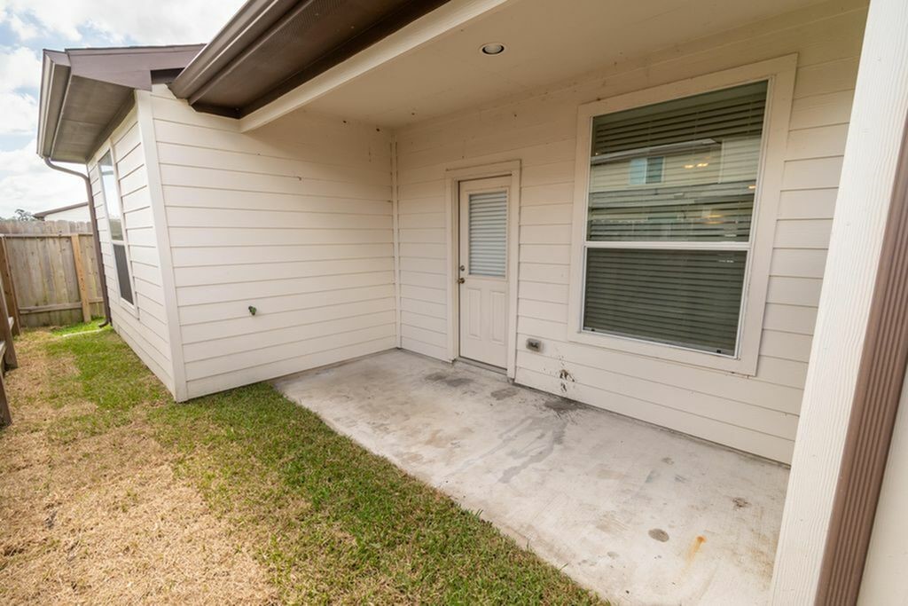 12231 Maura Lane Houston, TX 77044 - Photo 2 of 16