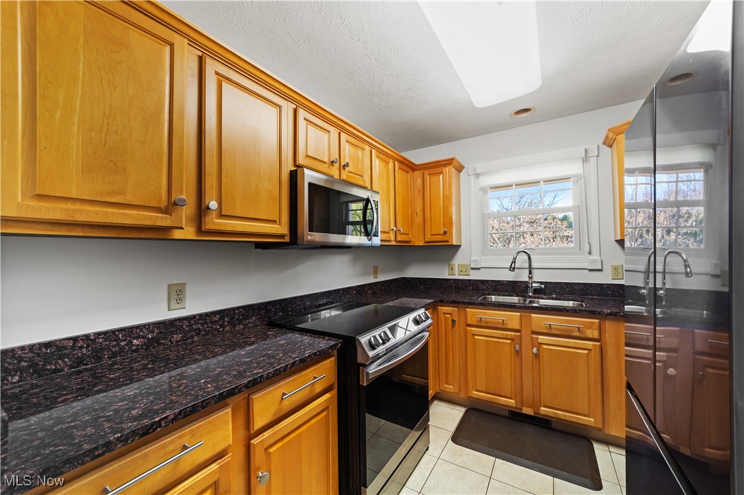 11108 Prouty Road, Unit B Painesville, OH 44077 - Photo 5 of 38 Gallery Image 5