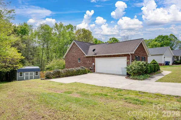 $289,900 | 610 Mountain Place, Albemarle, NC 28001