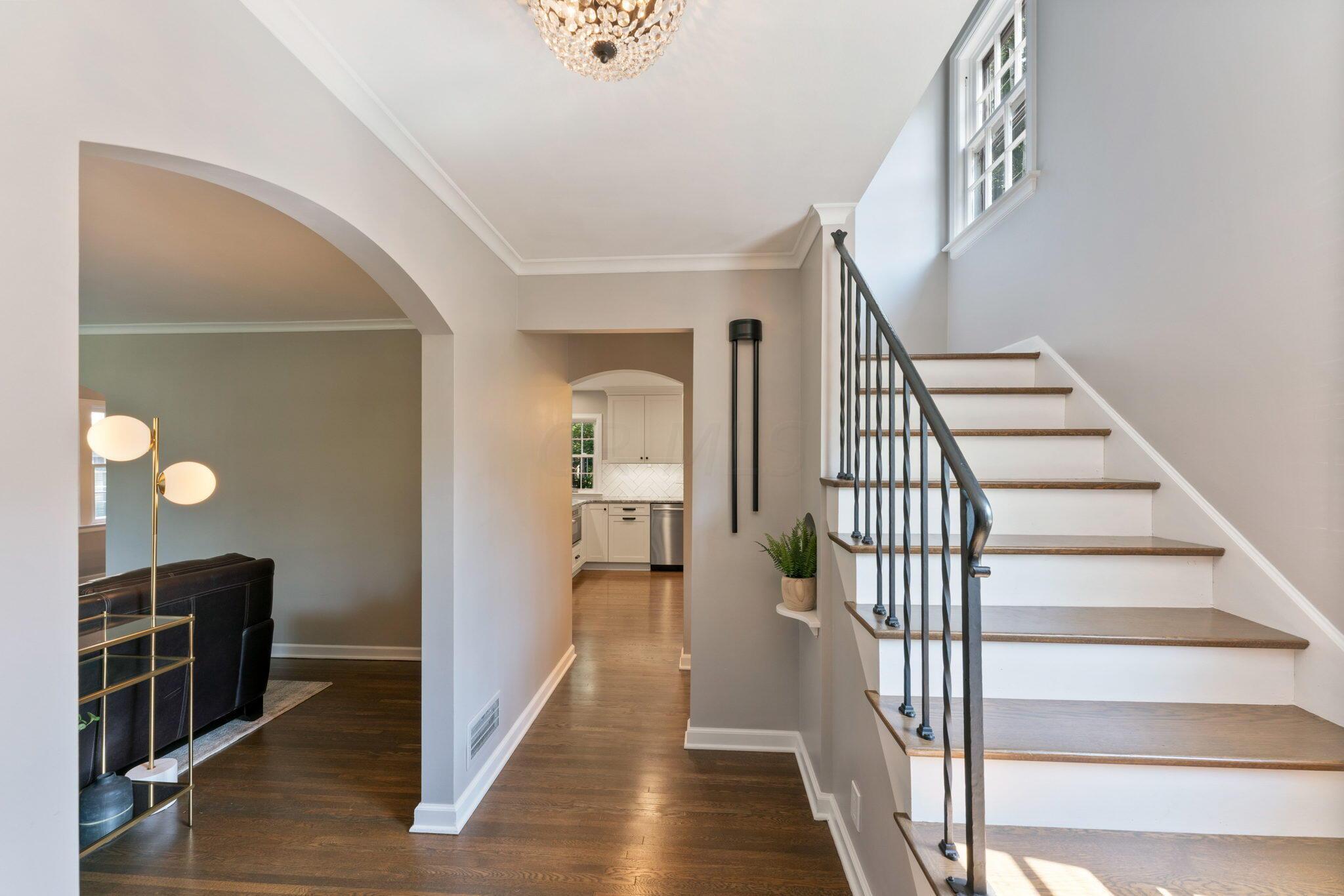 122 West Beaumont Road Columbus, OH 43214 - Photo 19 of 53 Foyer