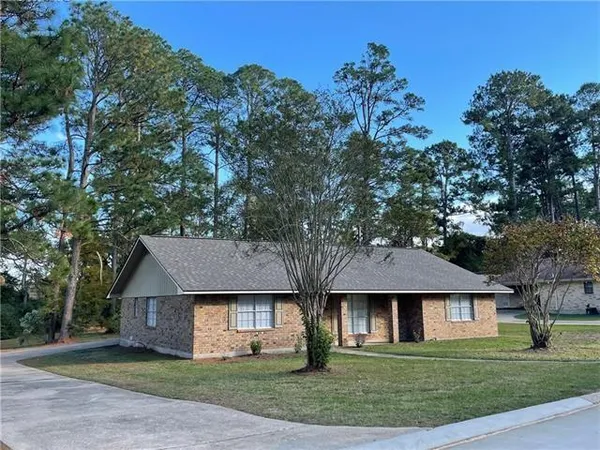 $2,300 | 412 Fendler Parkway, Pineville, LA 71360