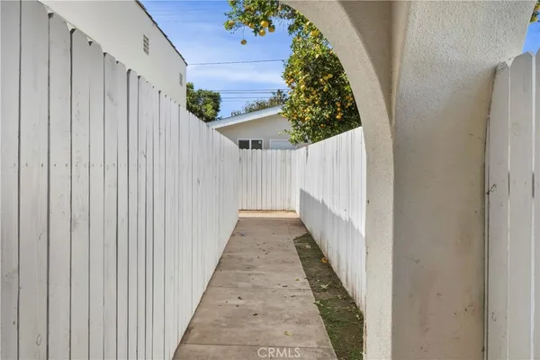 $4,800 | 9427 South 2nd Avenue, Inglewood, CA 90305