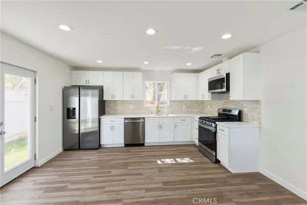 $4,800 | 9427 South 2nd Avenue, Inglewood, CA 90305