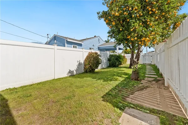 $4,800 | 9427 South 2nd Avenue, Inglewood, CA 90305