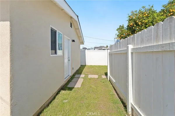 $4,800 | 9427 South 2nd Avenue, Inglewood, CA 90305