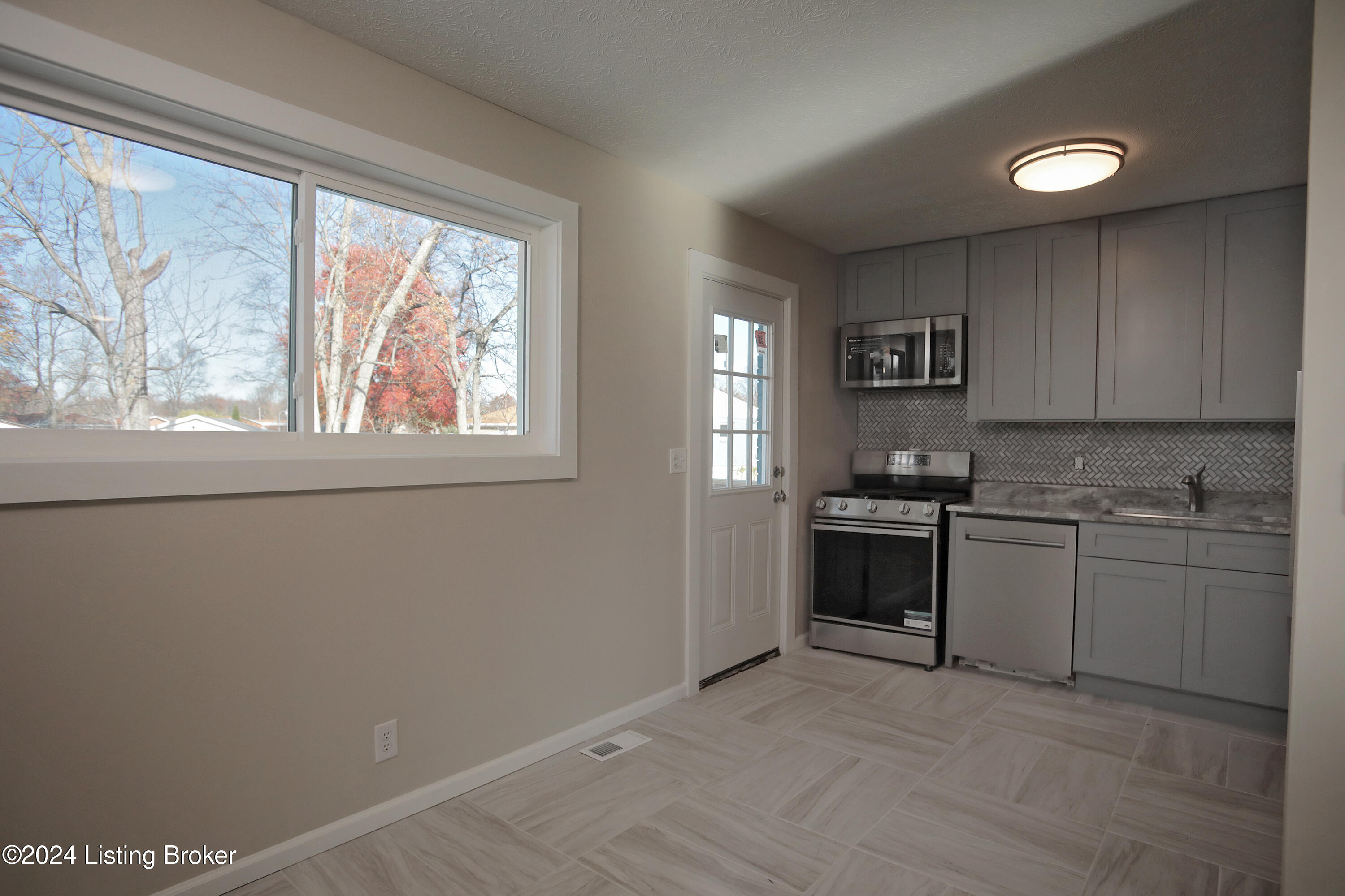 3509 Tarragon Road Louisville, KY 40219 - Photo 11 of 44 3509_Tarragon_013