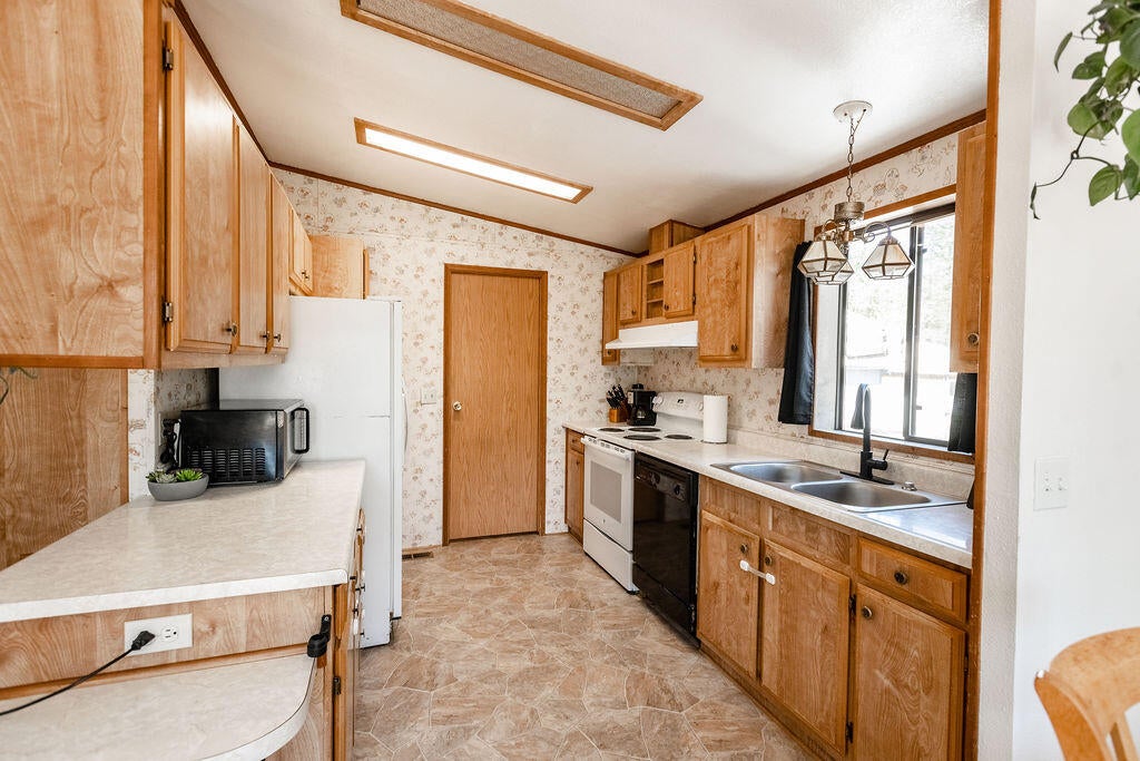 147229 Gracies Road Gilchrist, OR 97737 - Photo 12 of 48 DSC_8660