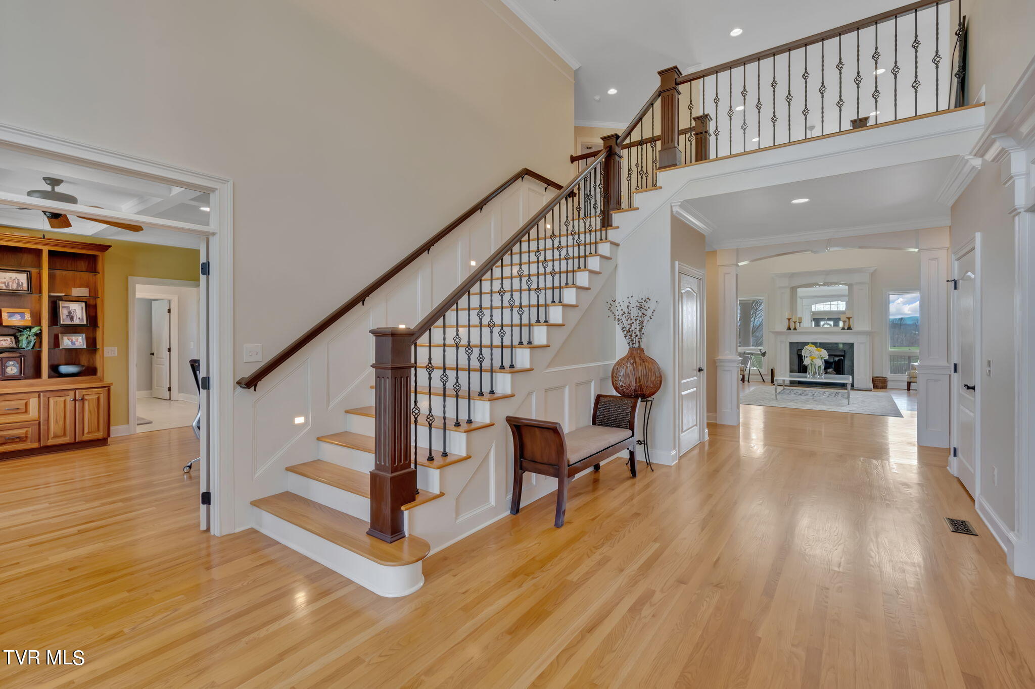 113 Chestnut Ridge Drive Jonesborough, TN 37659 - Photo 11 of 88 Staircase