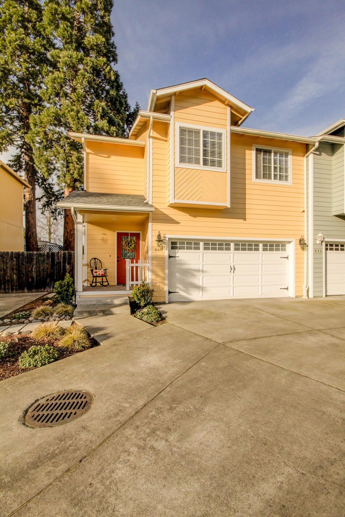 668 Shadow Way Central Point, OR 97502 - Photo 1 of 19 Primary Photo