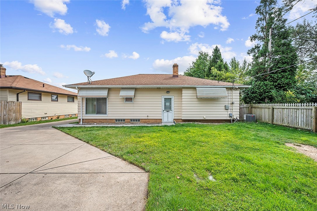 7362 Oakwood Road Parma, OH 44130 - Photo 26 of 31