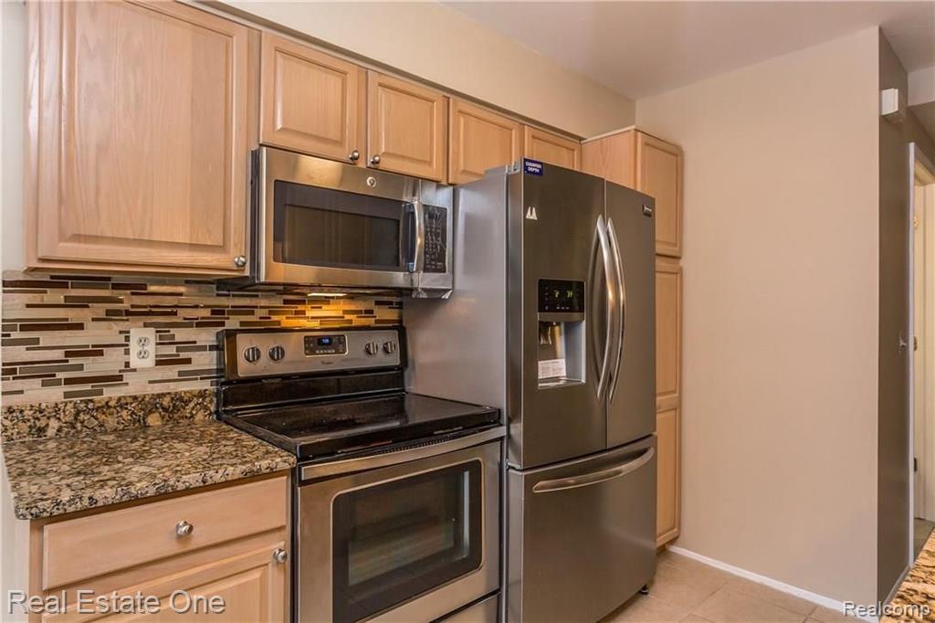 110 Pine Tree Ridge, Unit 43 Waterford, MI 48327 - Photo 8 of 30