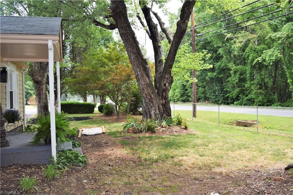 7833 Summerfield Road Summerfield, NC 27358 - Photo 21 of 30 Fenced in front yard