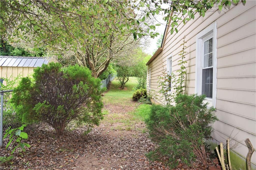 7833 Summerfield Road Summerfield, NC 27358 - Photo 23 of 30 Side yard
