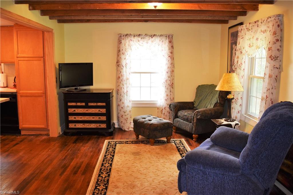 7833 Summerfield Road Summerfield, NC 27358 - Photo 3 of 30 Living room