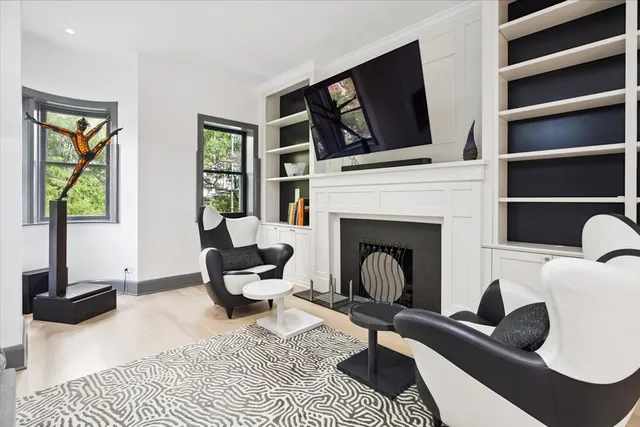 $24,000 | 1318 North Astor Street, Chicago, IL 60610