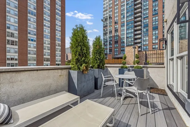 $24,000 | 1318 North Astor Street, Chicago, IL 60610