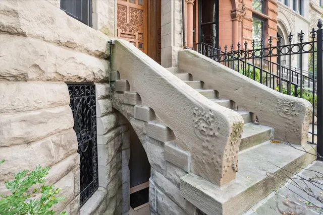 $24,000 | 1318 North Astor Street, Chicago, IL 60610