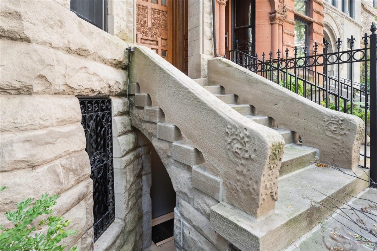 1318 North Astor Street Chicago, IL 60610 - Photo 66 of 80