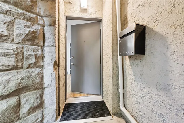 $24,000 | 1318 North Astor Street, Chicago, IL 60610