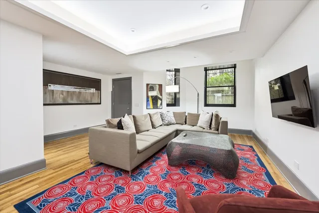 $24,000 | 1318 North Astor Street, Chicago, IL 60610