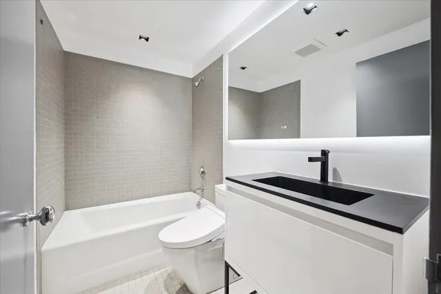 $24,000 | 1318 North Astor Street, Chicago, IL 60610