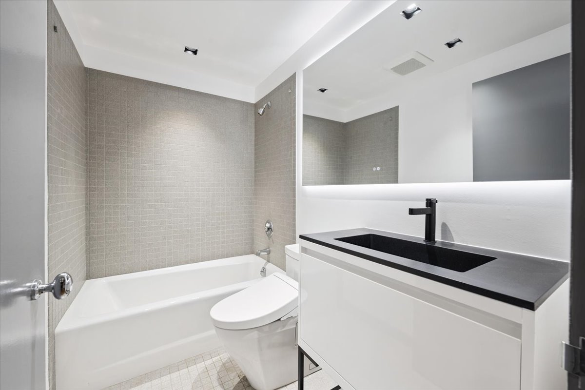 1318 North Astor Street Chicago, IL 60610 - Photo 70 of 80