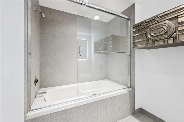 $24,000 | 1318 North Astor Street, Chicago, IL 60610