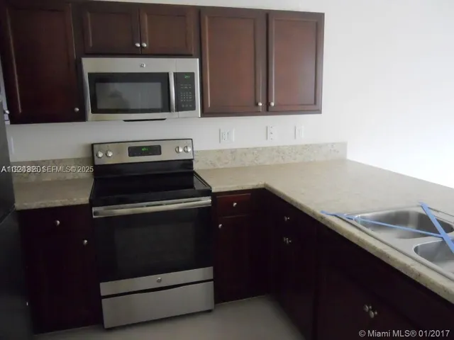 $2,950 | 9363 West 33rd Lane, Unit 9363, Hialeah, FL 33018