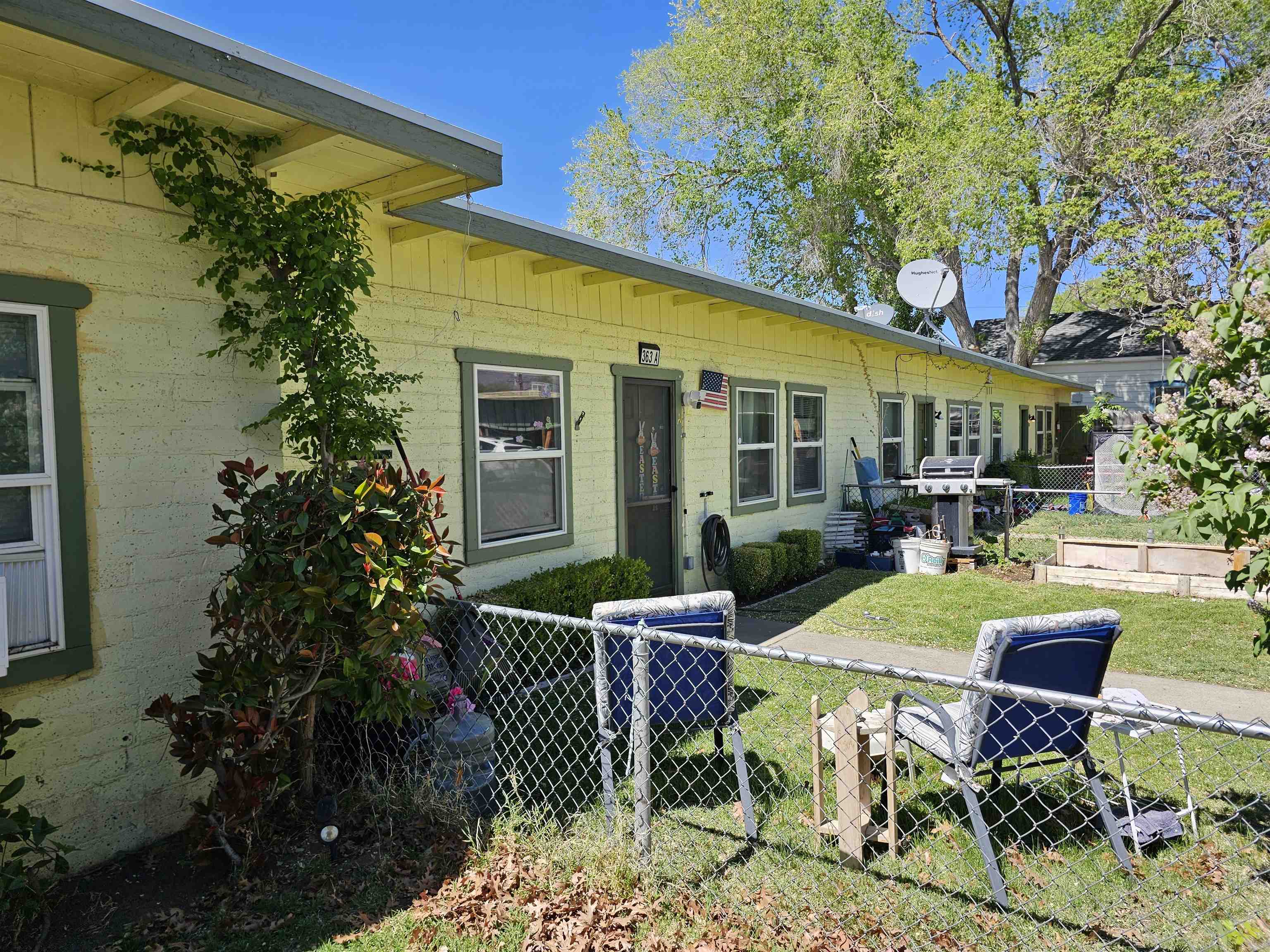 363 Short Street Bishop, CA 93514 - Photo 1 of 17 Single-story residence featuring a yellow exterior with green trim and multiple windows