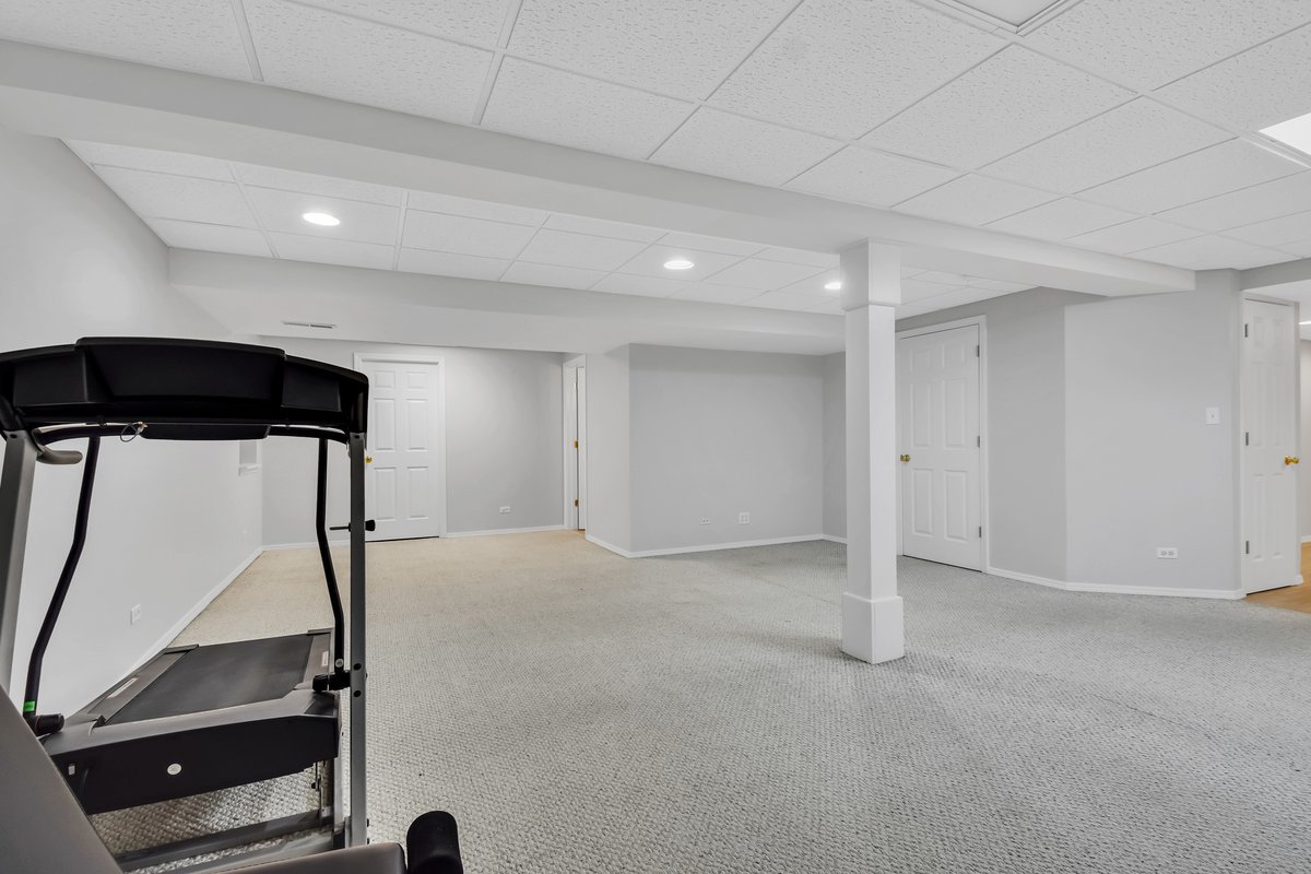3420 Parliament Lane Naperville, IL 60564 - Photo 34 of 47 a view of an empty room