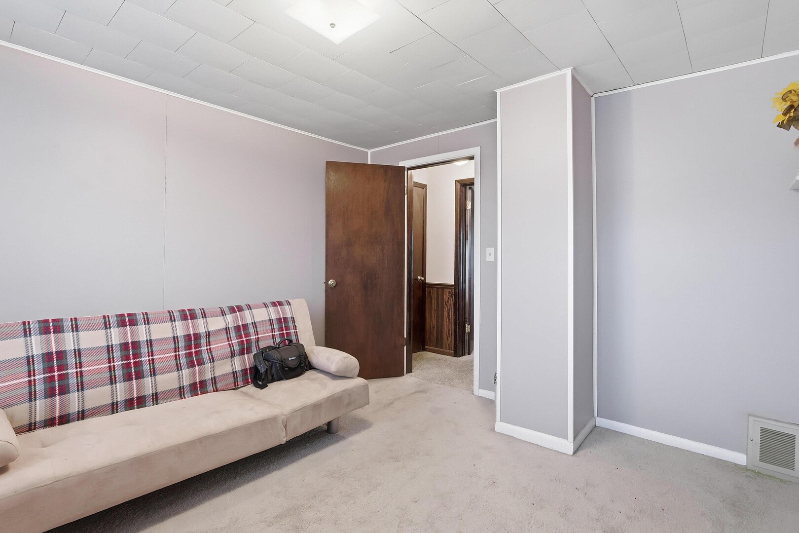 1806 41st Street Moline, IL 61265 - Photo 24 of 35 a view of livingroom with furniture