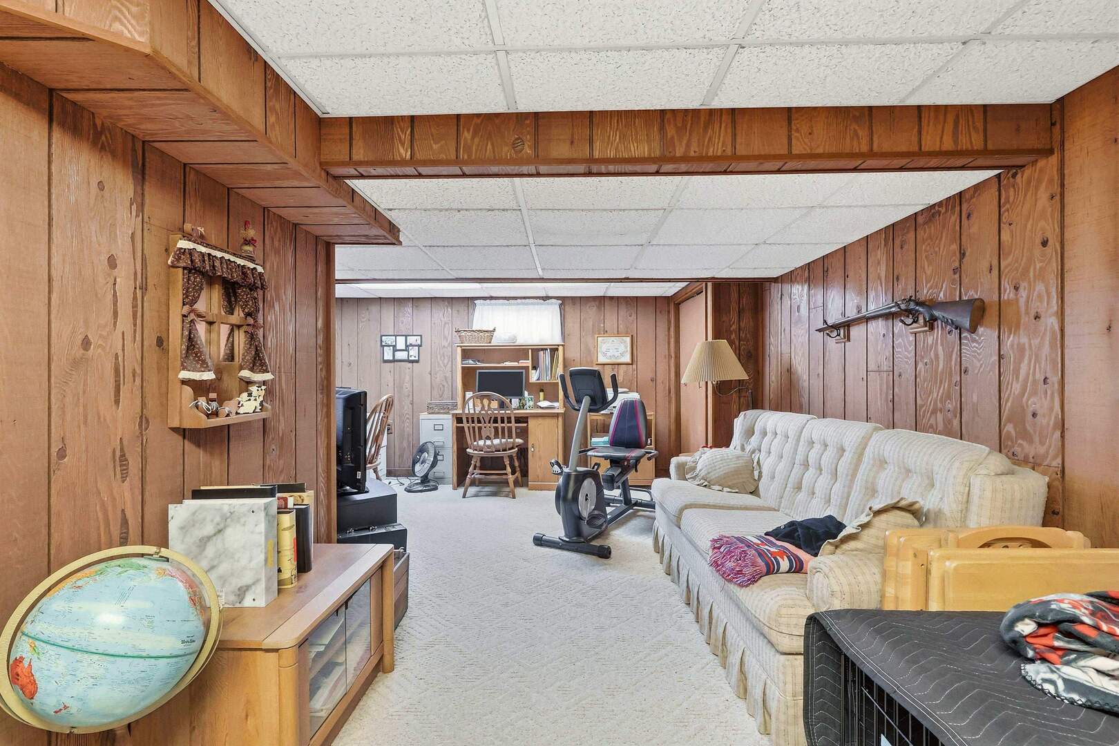 1806 41st Street Moline, IL 61265 - Photo 27 of 35 a living room with furniture and a wooden floor