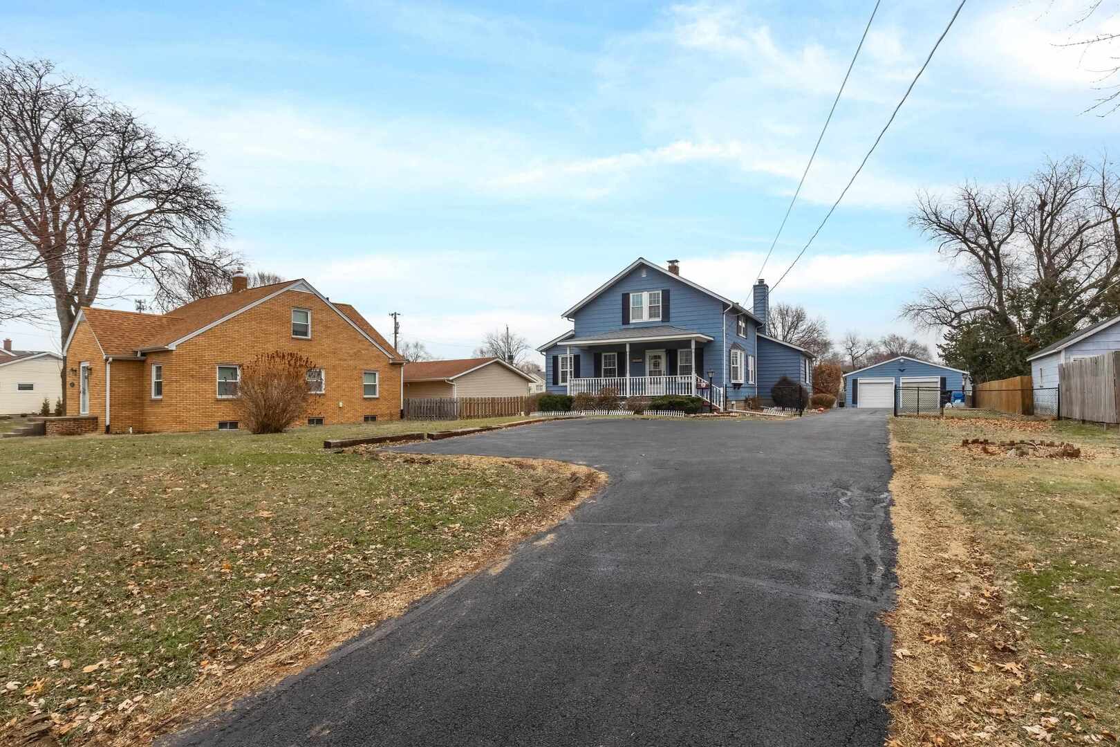 1806 41st Street Moline, IL 61265 - Photo 3 of 35 a front view of a house with a yard