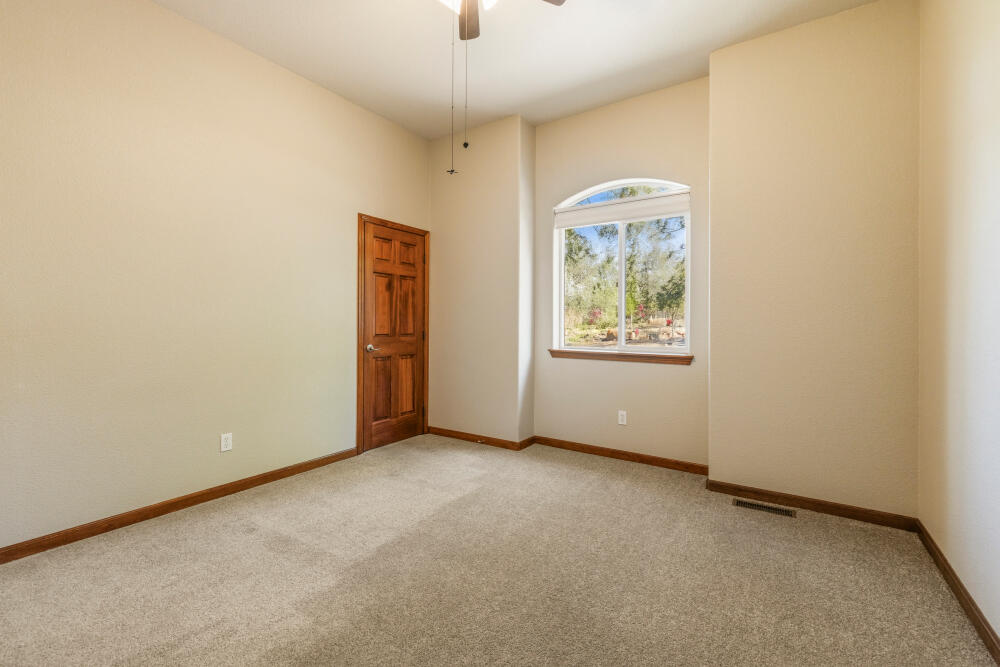 6352 Sanderling Road Klamath Falls, OR 97601 - Photo 36 of 65 3rd Bedroom with Walk-in Closet