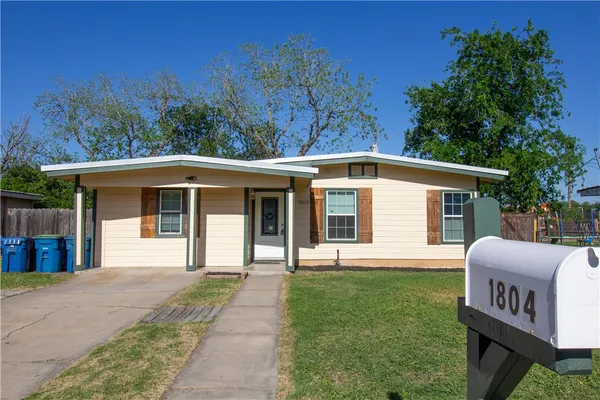 $199,900 | 1804 North McKinley Street, Beeville, TX 78102
