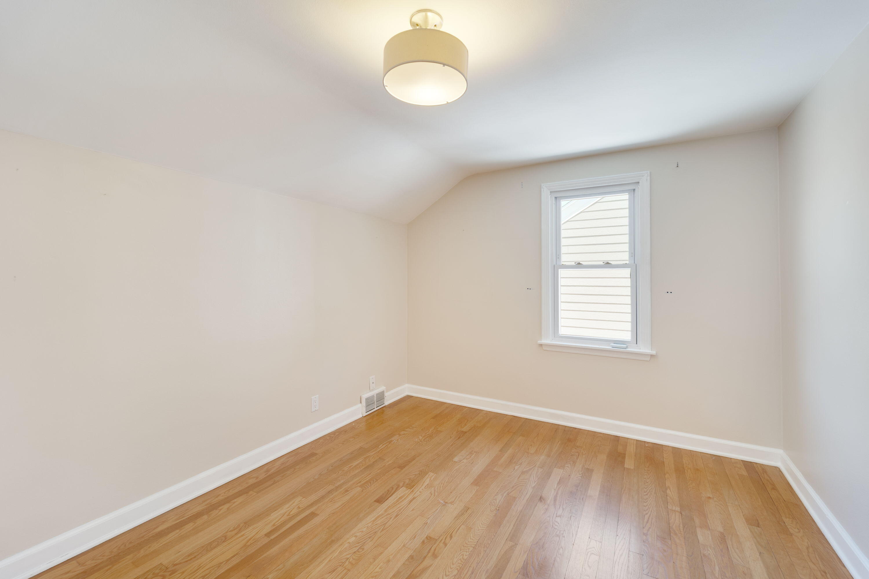 5639 North Bay Ridge Avenue Whitefish Bay, WI 53217 - Photo 11 of 17 Bedroom