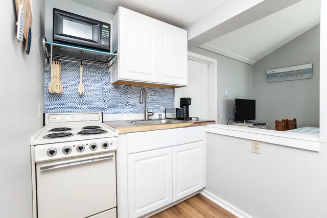 $350,000 | 401 A Ocean Boulevard, Unit 1, Hampton, NH 03842