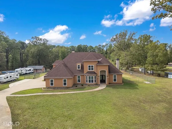 a view of a house with a big yard