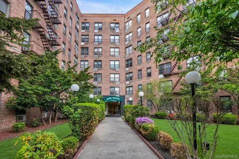 $799,000 | 100-25 Queens Boulevard, Unit 6E | Rego Park