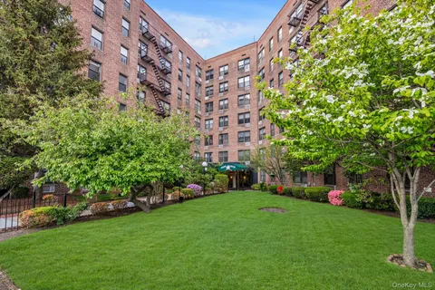 $799,000 | 100-25 Queens Boulevard, Unit 6E | Rego Park