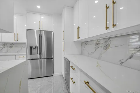 $799,000 | 100-25 Queens Boulevard, Unit 6E | Rego Park
