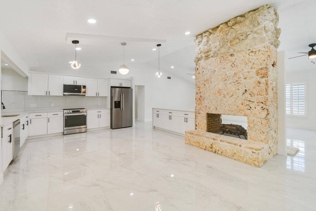 4873 Southeast Pilot Way Stuart, FL 34997 - Photo 13 of 39 DSC_1889