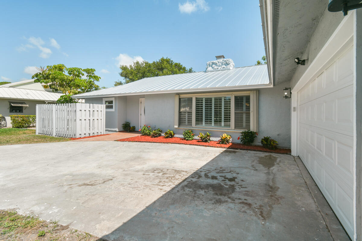 4873 Southeast Pilot Way Stuart, FL 34997 - Photo 5 of 39 DSC_1994