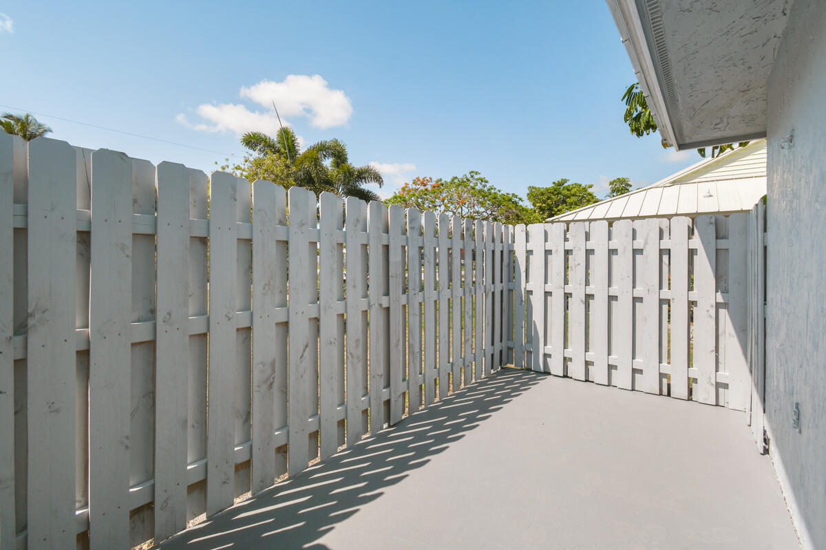 4873 Southeast Pilot Way Stuart, FL 34997 - Photo 6 of 39 DSC_2003