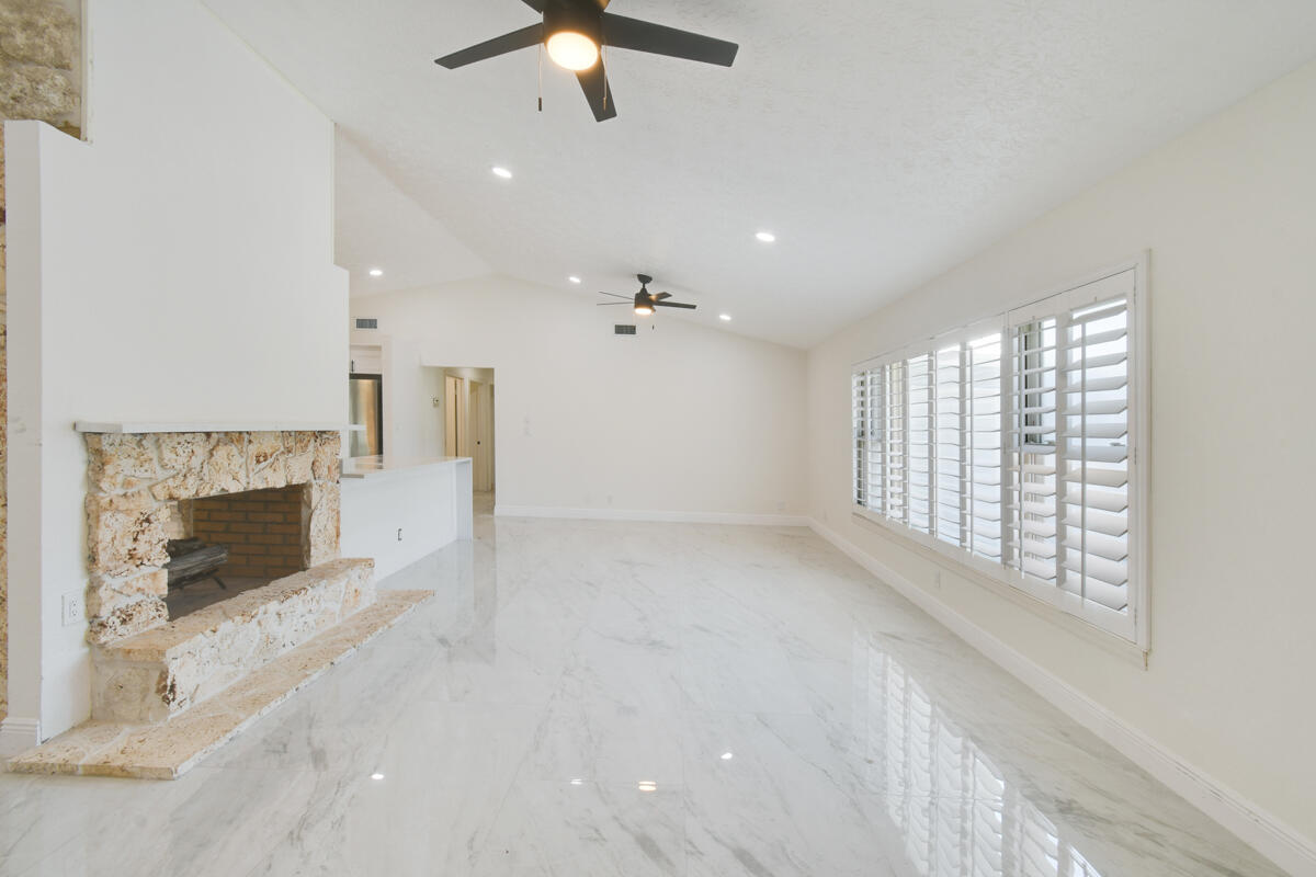 4873 Southeast Pilot Way Stuart, FL 34997 - Photo 9 of 39 DSC_1874