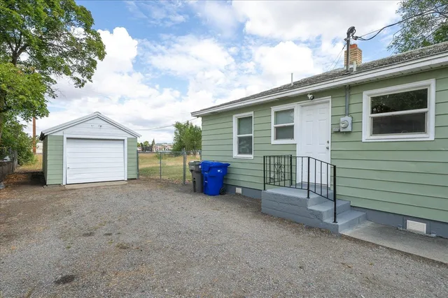 $289,999 | 8209 East Knox Avenue, Spokane Valley, WA 99212