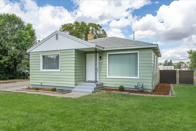 $289,999 | 8209 East Knox Avenue, Spokane Valley, WA 99212