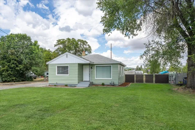 $289,999 | 8209 East Knox Avenue, Spokane Valley, WA 99212
