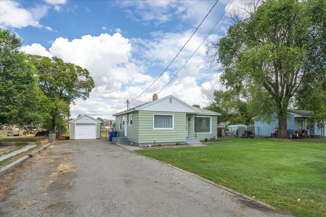 $289,999 | 8209 East Knox Avenue, Spokane Valley, WA 99212